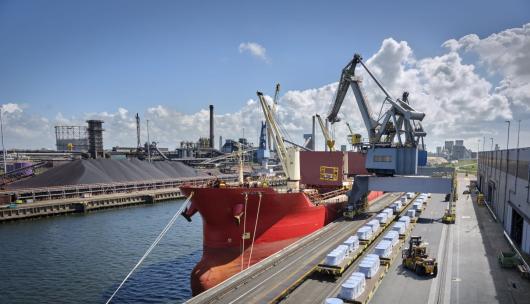 Schip aan buitenkade