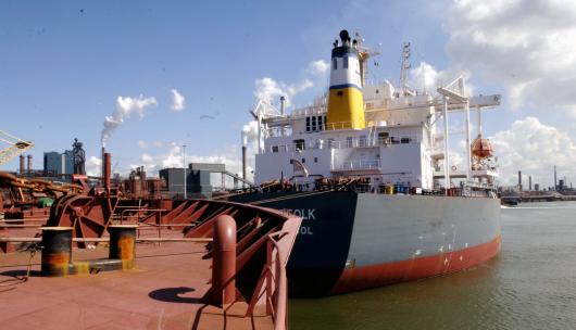 Schip aan kade
