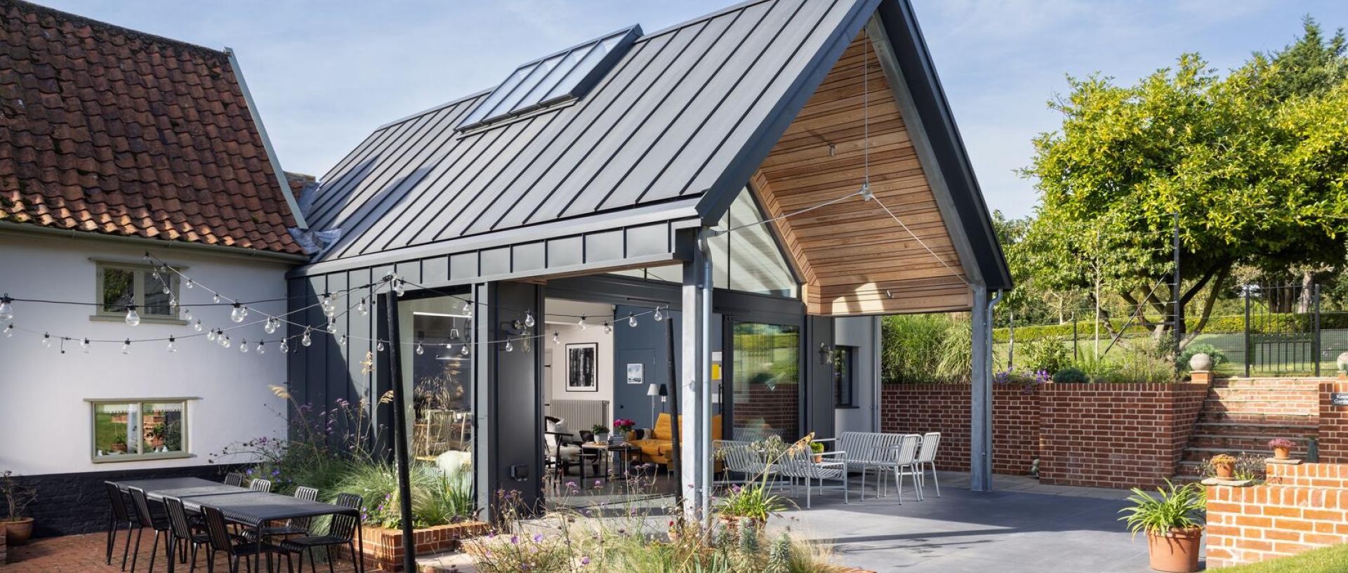 Huis met stalen dak en design