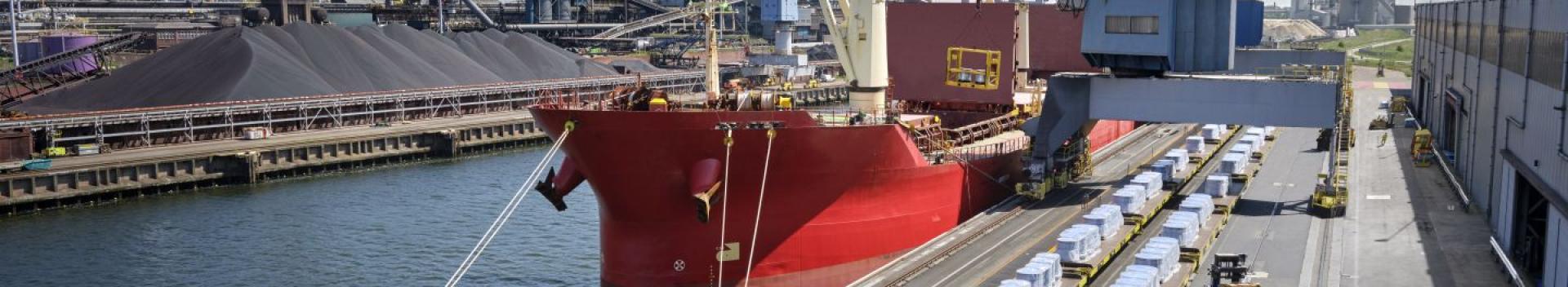 Schip aan buitenkade