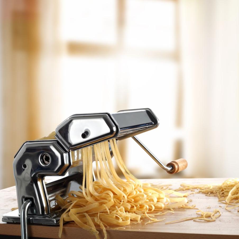 Pastamachine van staal